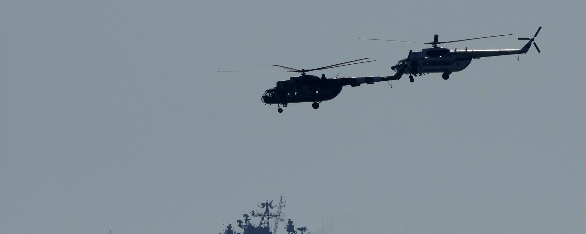 Ukrainian helicopters fly over a Russian warship  during Sea Breeze 2021 maneuvers, in the Black Sea, Friday, July 9, 2021 - Sputnik International, 1920, 25.07.2022