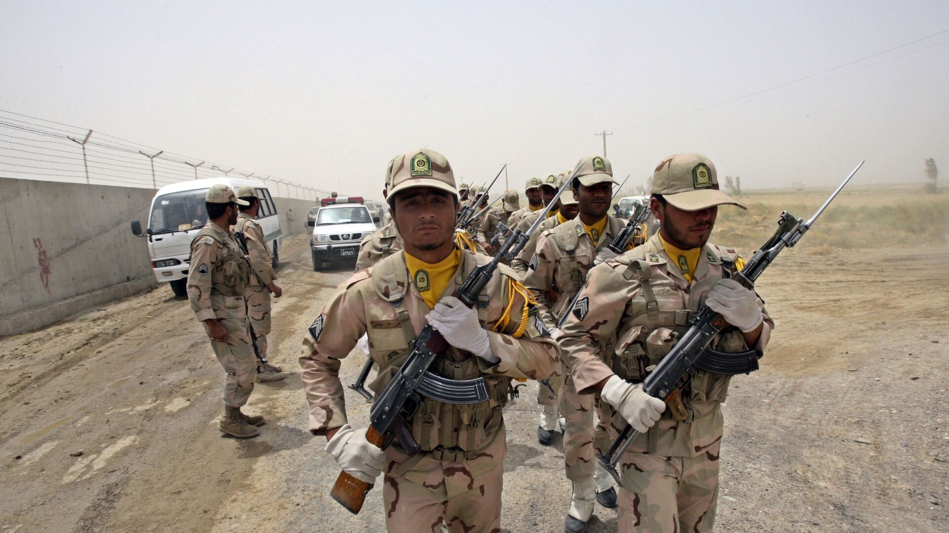 In this Tuesday, July 19, 2011 file photo, a group of Iranian border guards march at the eastern border of Iran shared with Pakistan and Afghanistan near Zabol, Sistan and Baluchestan Province, Iran.  - Sputnik International, 1920, 31.07.2022