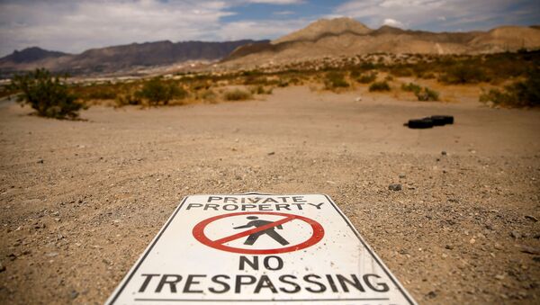 A sign is seen in the desert near the border between Mexico and the United States in Sunland Park, New Mexico, U.S., June 23, 2021. - Sputnik International