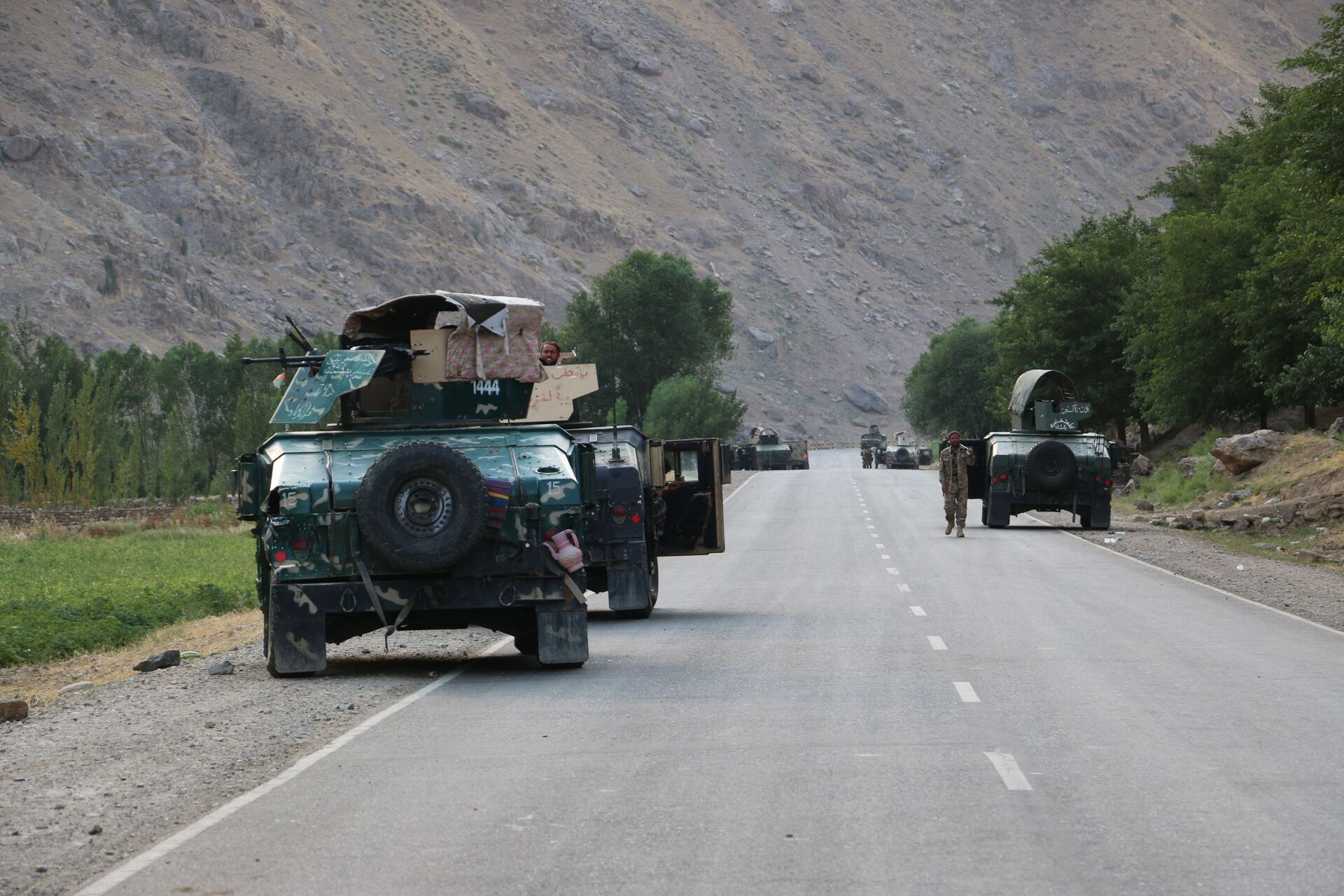 Afghan soldiers pause on a road at the front line of fighting between Taliban and Security forces,  near the city of Badakhshan, northern Afghanistan, Sunday, July. 4, 2021. - Sputnik International, 1920, 07.09.2021