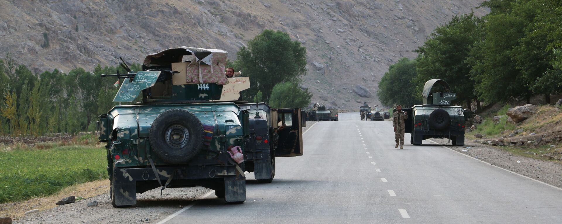 Afghan soldiers pause on a road at the front line of fighting between Taliban and Security forces,  near the city of Badakhshan, northern Afghanistan, Sunday, July. 4, 2021. - Sputnik International, 1920, 11.07.2021