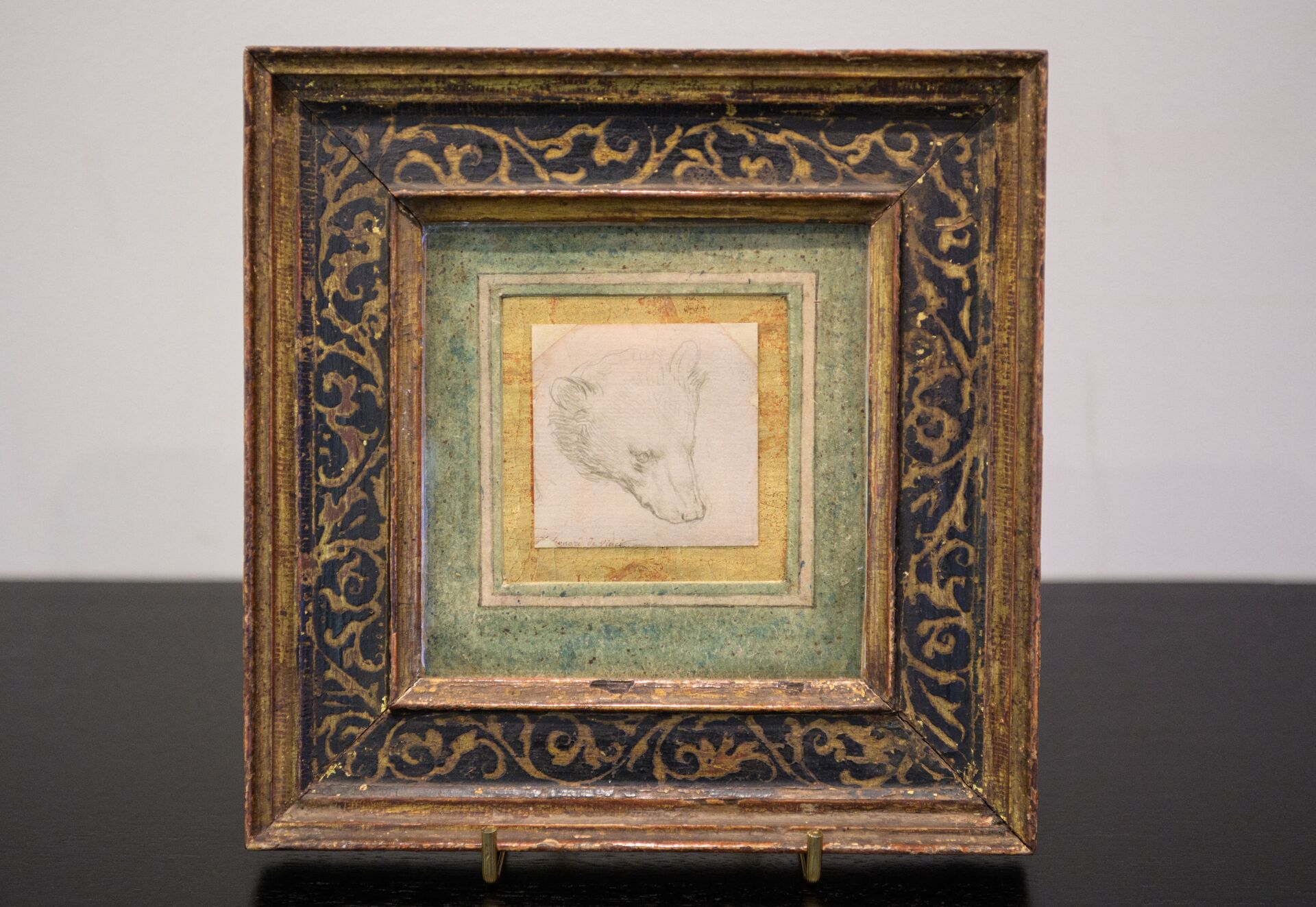 Leonardo da Vinci's rare drawing of a bear, measuring 2 ѕ x 2 ѕ inches (7 x 7 cm), estimated at Ј8,000,000-12,000,000 (over $16 million) is on display ahead of its sale at Christie’s London in July on May 10, 202 in New York City. - Sputnik International, 1920, 07.09.2021