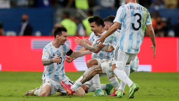 Argentina's Lionel Messi celebrates with teammates after winning the Copa America  - Sputnik International