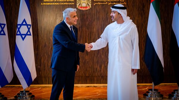 Israel's Foreign Minister Yair Lapid shakes hands with United Arab Emirates' Foreign Minister Sheikh Abdullah bin Zayed al-Nahyan in Abu Dhabi, UAE June 29, 2021. - Sputnik International