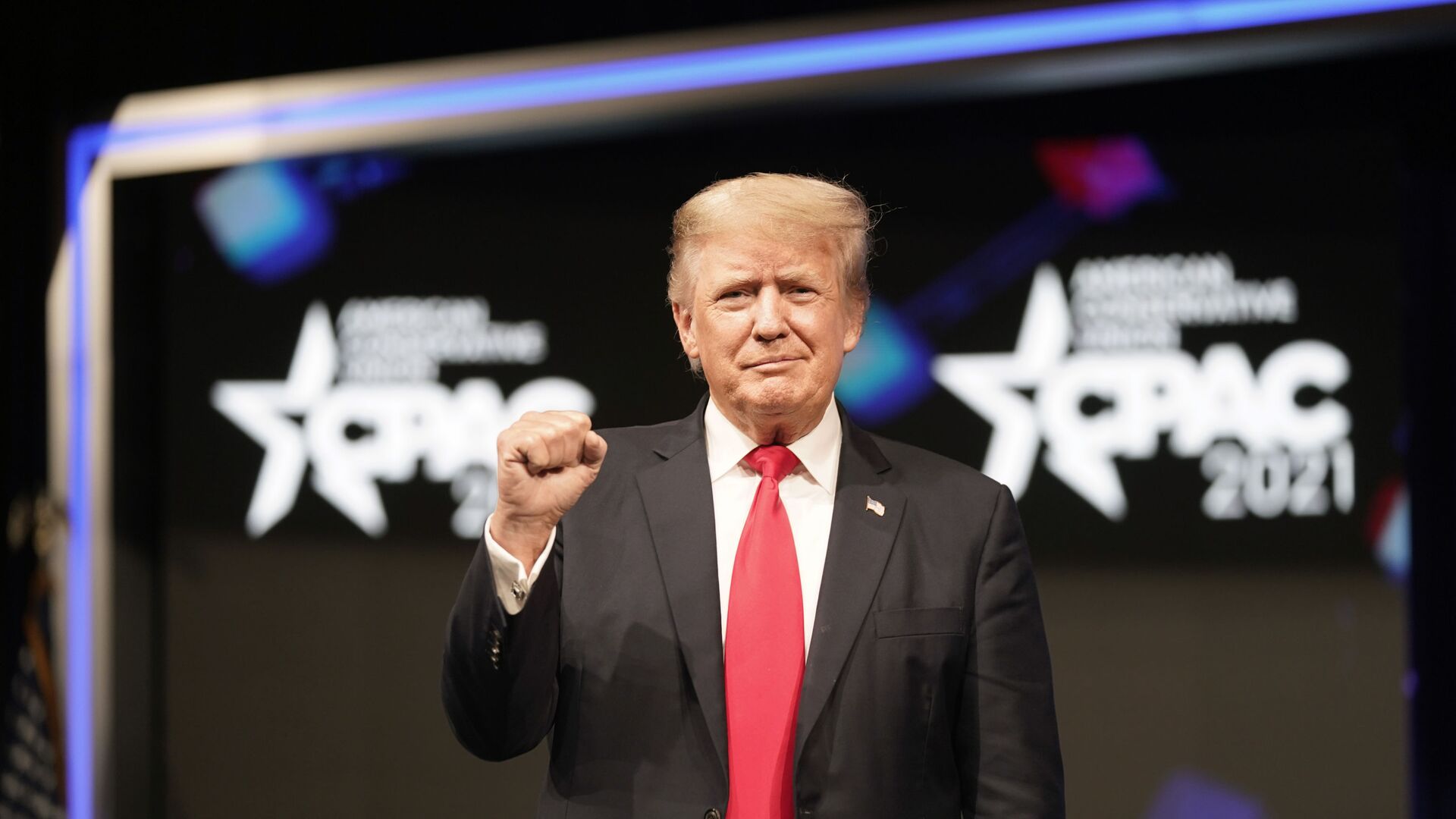 Former president Donald Trump raises his fist before speaking at the Conservative Political Action Conference (CPAC) Sunday, July 11, 2021, in Dallas.  - Sputnik International, 1920, 07.10.2021