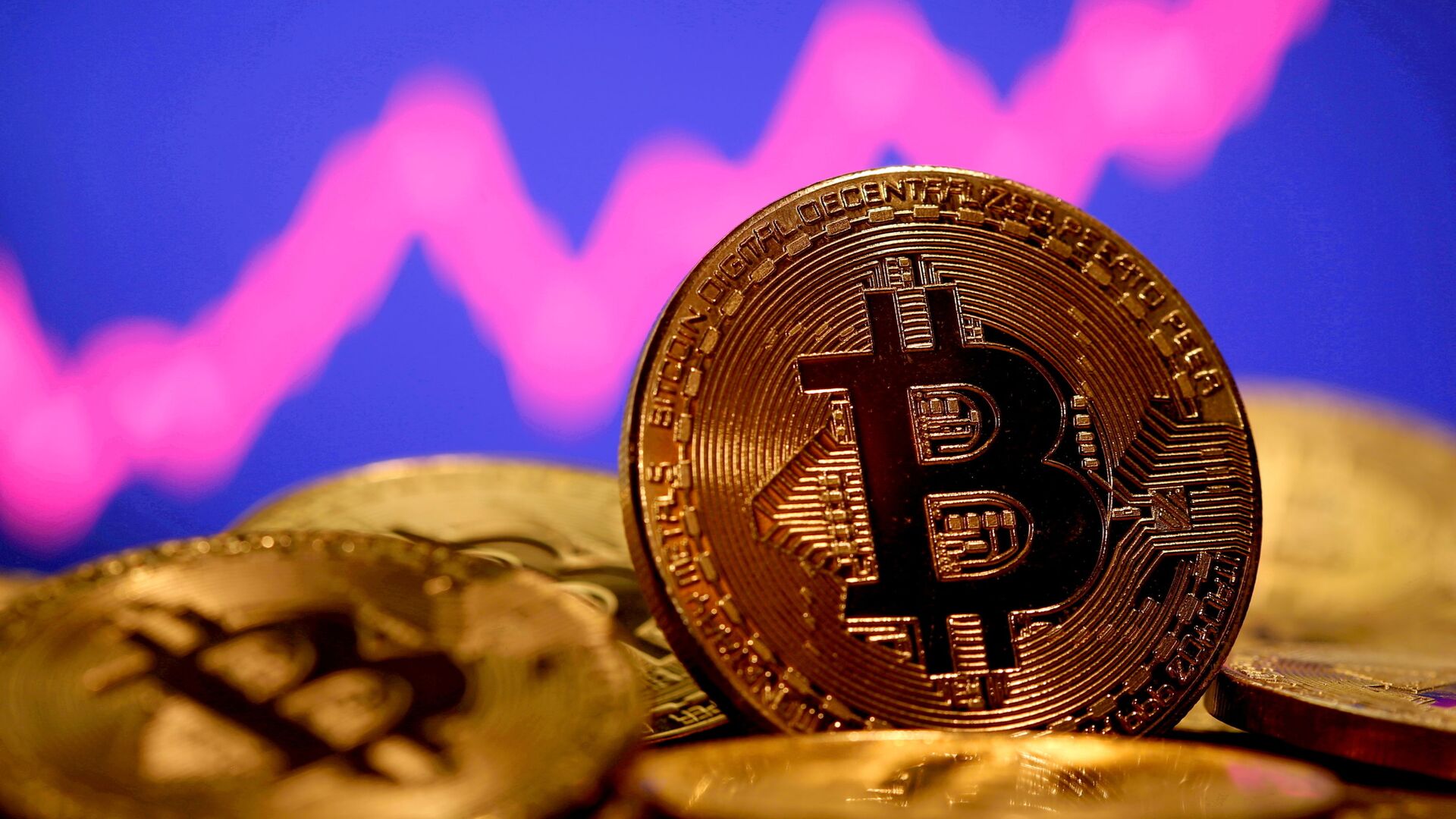 A representation of virtual currency Bitcoin is seen in front of a stock graph in this illustration taken January 8, 2021 - Sputnik International, 1920, 13.06.2022