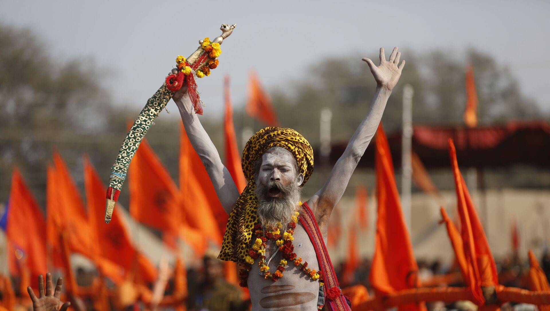 An Indian Hindu holy man shouts slogans during a meeting organized by the Vishva Hindu Parishad or the World Hindu Council at Sangam, the confluence of rivers the Ganges and the Yamuna during the annual Magh Mela festival in Allahabad, India, Friday, Jan. 19, 2018 - Sputnik International, 1920, 12.07.2021