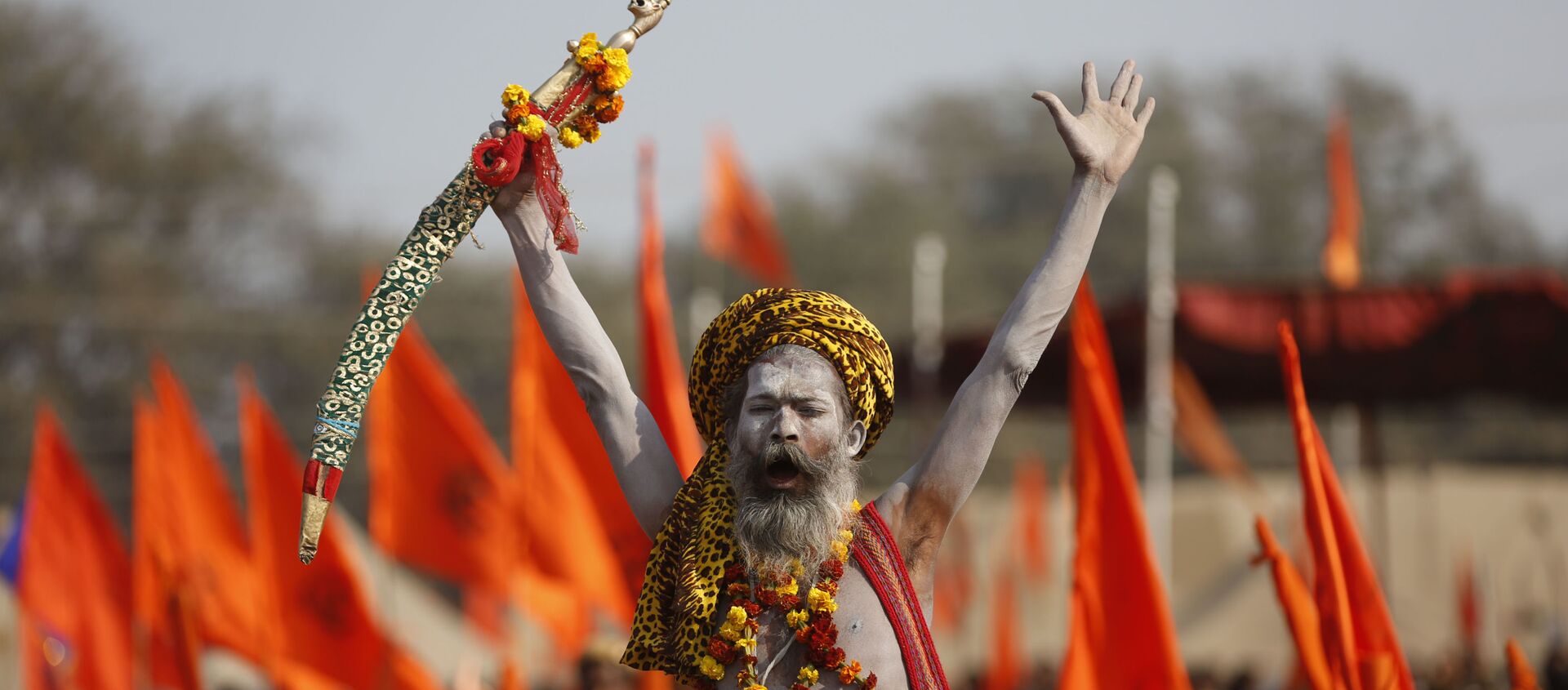 An Indian Hindu holy man shouts slogans during a meeting organized by the Vishva Hindu Parishad or the World Hindu Council at Sangam, the confluence of rivers the Ganges and the Yamuna during the annual Magh Mela festival in Allahabad, India, Friday, Jan. 19, 2018 - Sputnik International, 1920, 12.07.2021