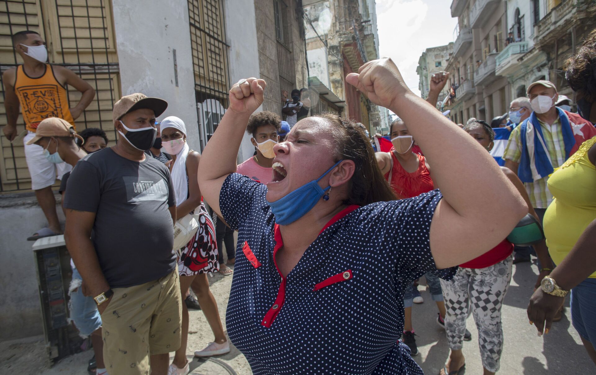 A woman shouts pro-government slogans as anti-government protesters march in Havana, Cuba, Sunday, July 11, 2021 - Sputnik International, 1920, 07.09.2021