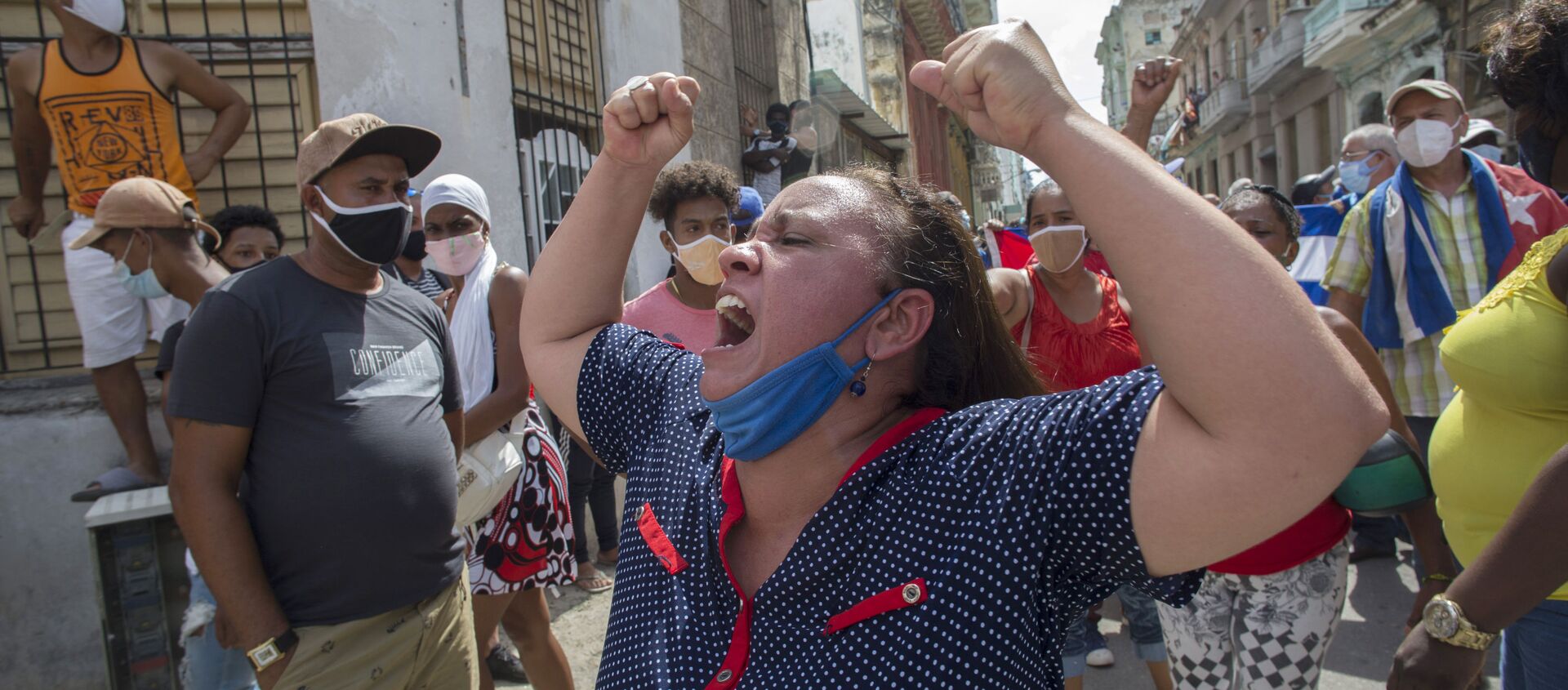 A woman shouts pro-government slogans as anti-government protesters march in Havana, Cuba, Sunday, July 11, 2021 - Sputnik International, 1920, 12.07.2021