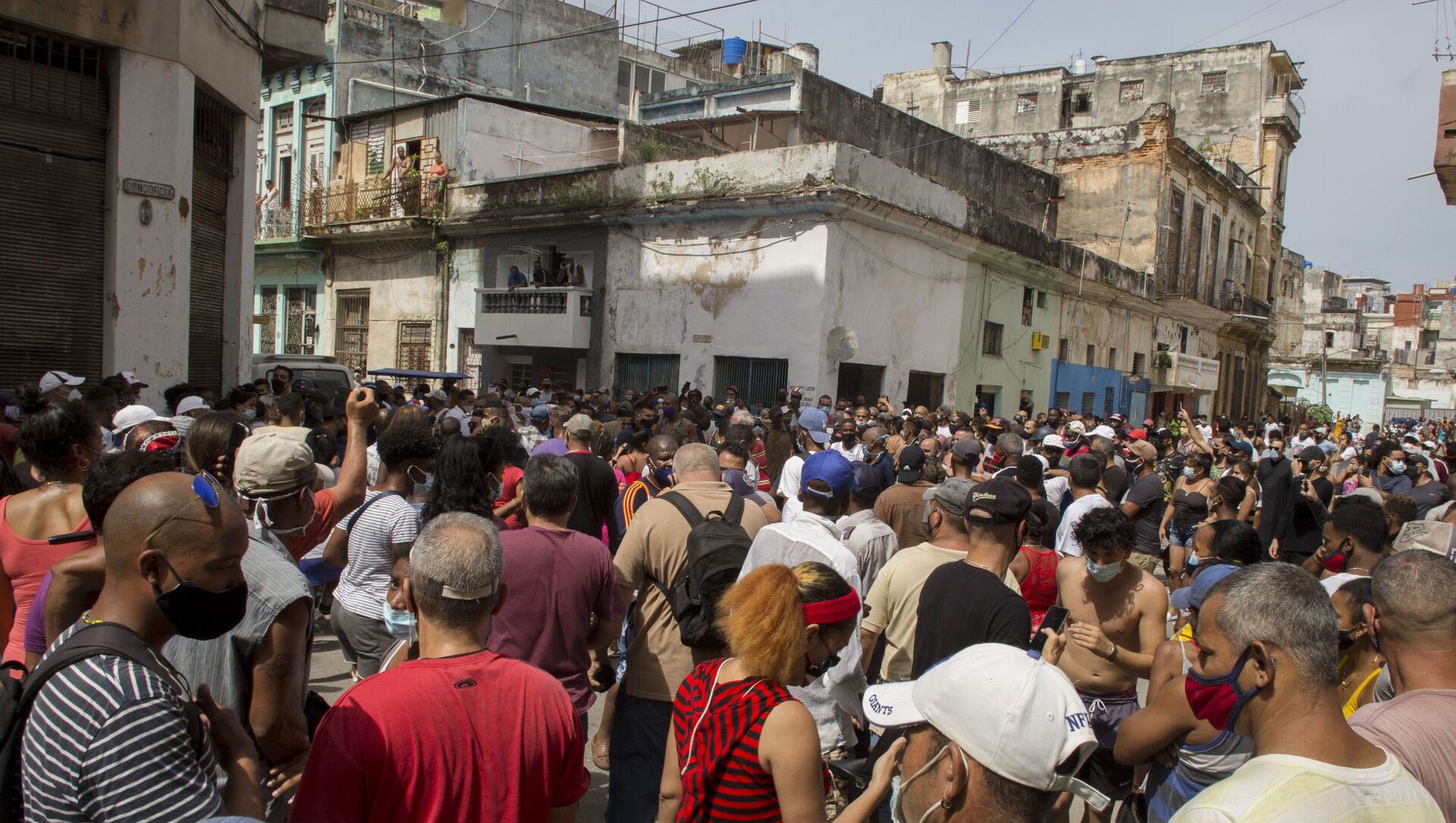 A anti-government protesters march in Havana, Cuba, Sunday, July 11, 2021 - Sputnik International, 1920, 12.07.2021