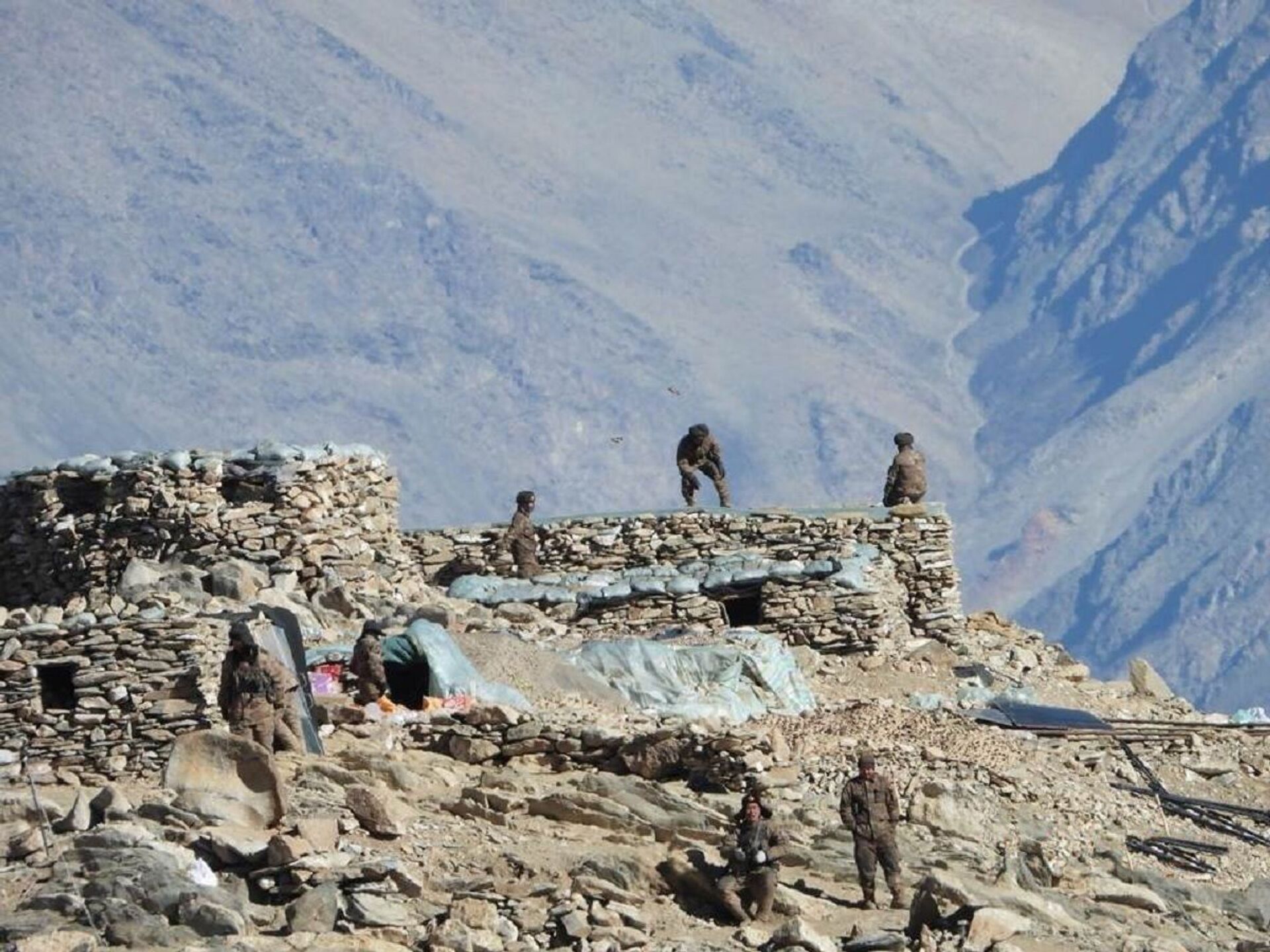 This photograph provided by the Indian Army, according to them shows Chinese troops dismantling their bunkers at Pangong Tso region, in Ladakh along the India-China border on Monday, Feb.15, 2021 - Sputnik International, 1920, 07.09.2021