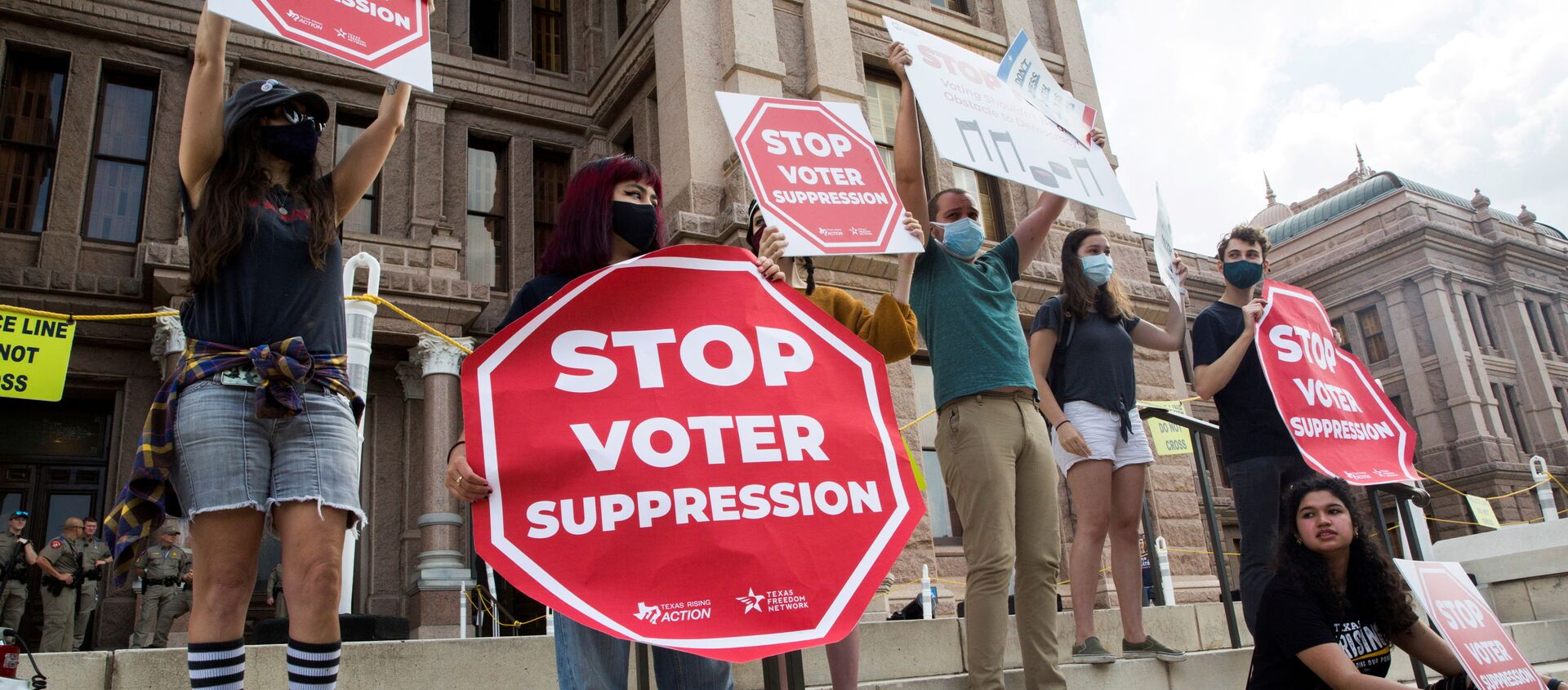 Voting rights activists gather during a protest against Texas legislators who are advancing a slew of new voting restrictions in Austin, Texas, U.S., May 8, 2021 - Sputnik International, 1920, 13.07.2021
