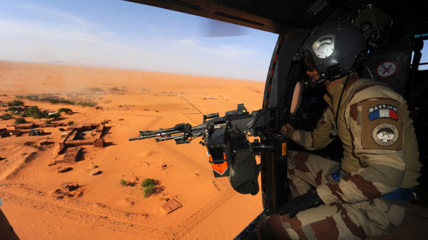 A French military helicopter over the Nigerien town Madama, which serves as a forward operating base for the French, Niger and Chad armies in Operation Barkhane - Sputnik International