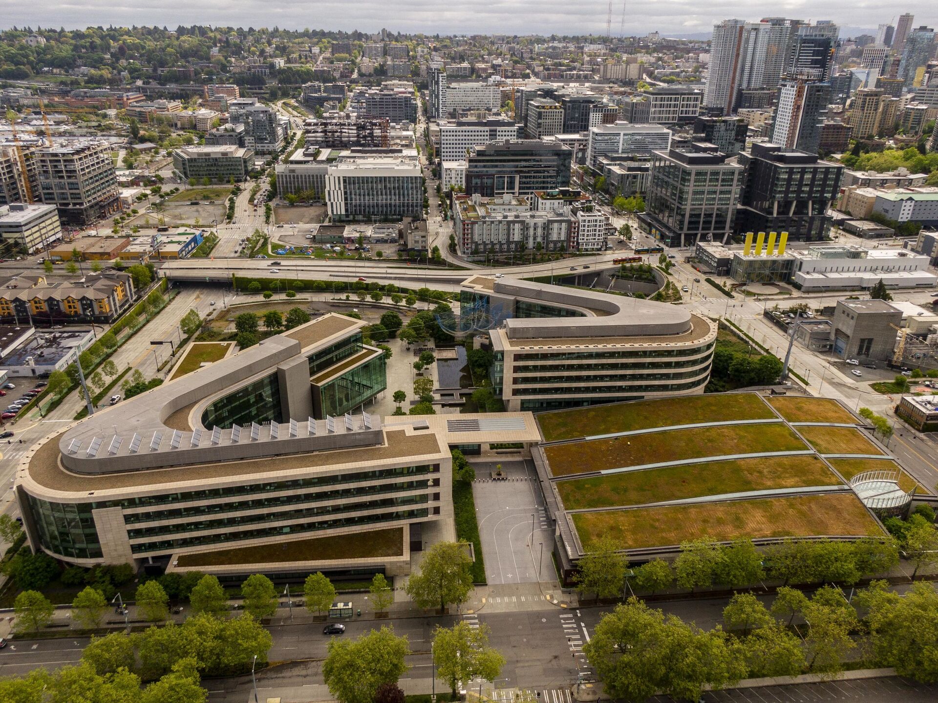 In this image taken with a drone, the Bill And Melinda Gates Foundation is seen on May 4, 2021 in Seattle, Washington - Sputnik International, 1920, 07.09.2021