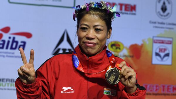 Mary Kom of India gestures with her gold medal after winning the 45-48 kg category final fight at the 2018 AIBA Women's World Boxing Championships in New Delhi on November 24, 2018 - Sputnik International