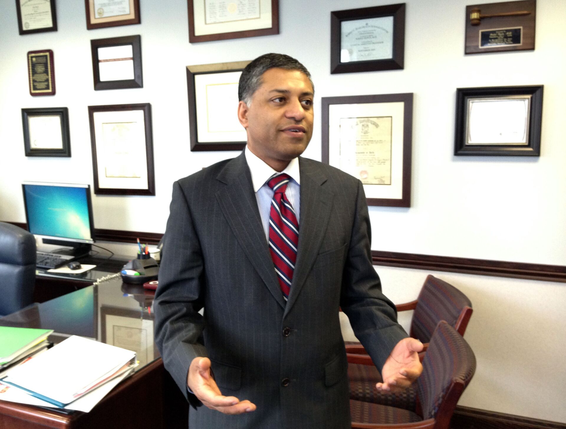 Dr. Rahul Gupta, state health officer of West Virginia, talks in his office Tuesday, Feb. 10, 2015, in Charleston, W.Va. West Virginia and Mississippi are the only two states that refuse to exempt school children from mandatory vaccinations based on their parents' personal or religious beliefs - Sputnik International, 1920, 07.09.2021