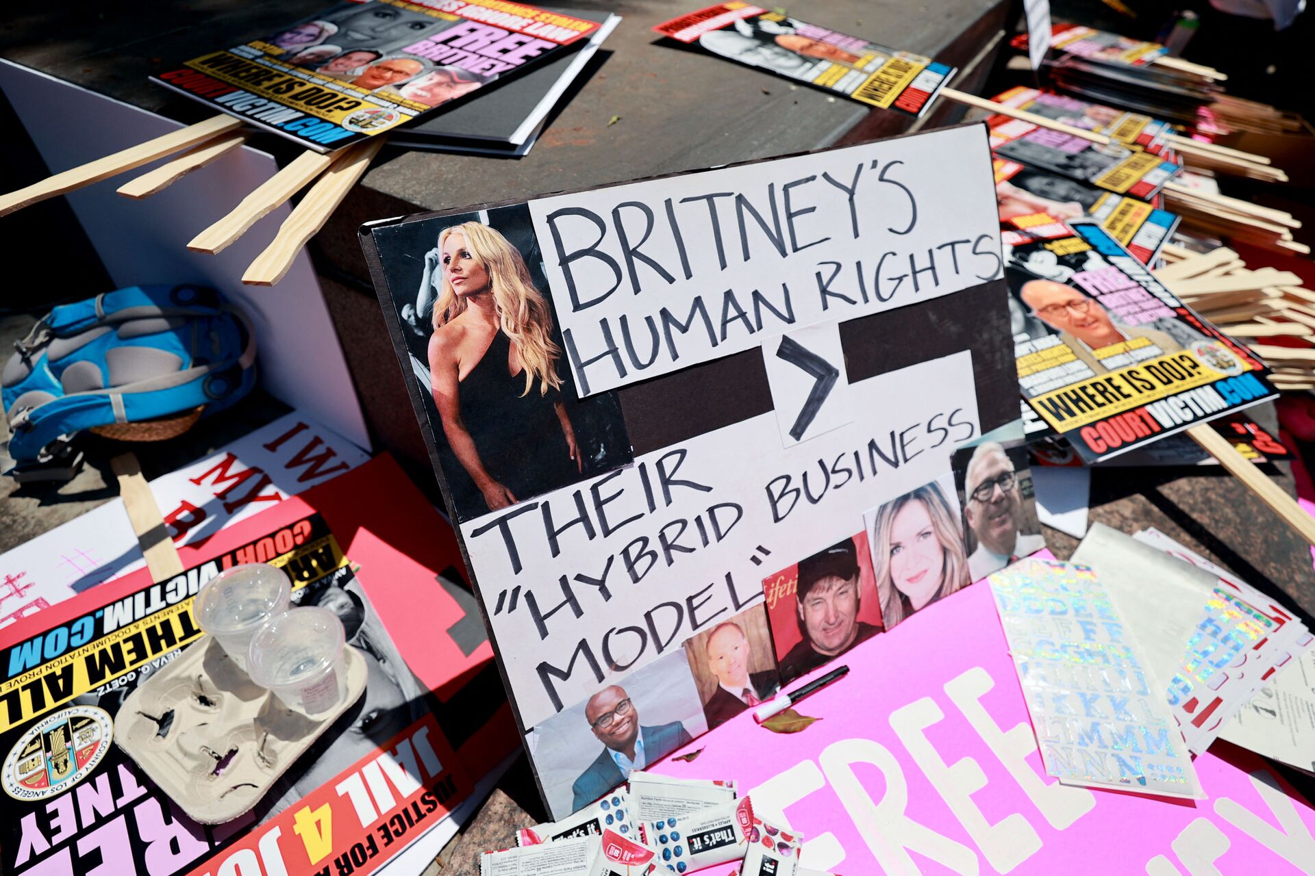 Protester signs are seen at a #FreeBritney Rally at Stanley Mosk Courthouse on July 14, 2021 in Los Angeles, California. The group is calling for an end to the 13-year conservatorship lead by the pop star's father, Jamie Spears and Jodi Montgomery, who have control over her finances and business dealings. Planned co-conservator Bessemer Trust is petitioning the court to resign from its position after Britney Spears spoke out in court about the conservatorship. - Sputnik International, 1920, 07.09.2021