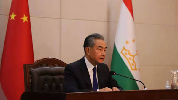 Chinese State Councilor and Foreign Minister Wang Yi met with the press in Dushanbe with Tajik Foreign Minister Sirojiddin Muhriddin - Sputnik International