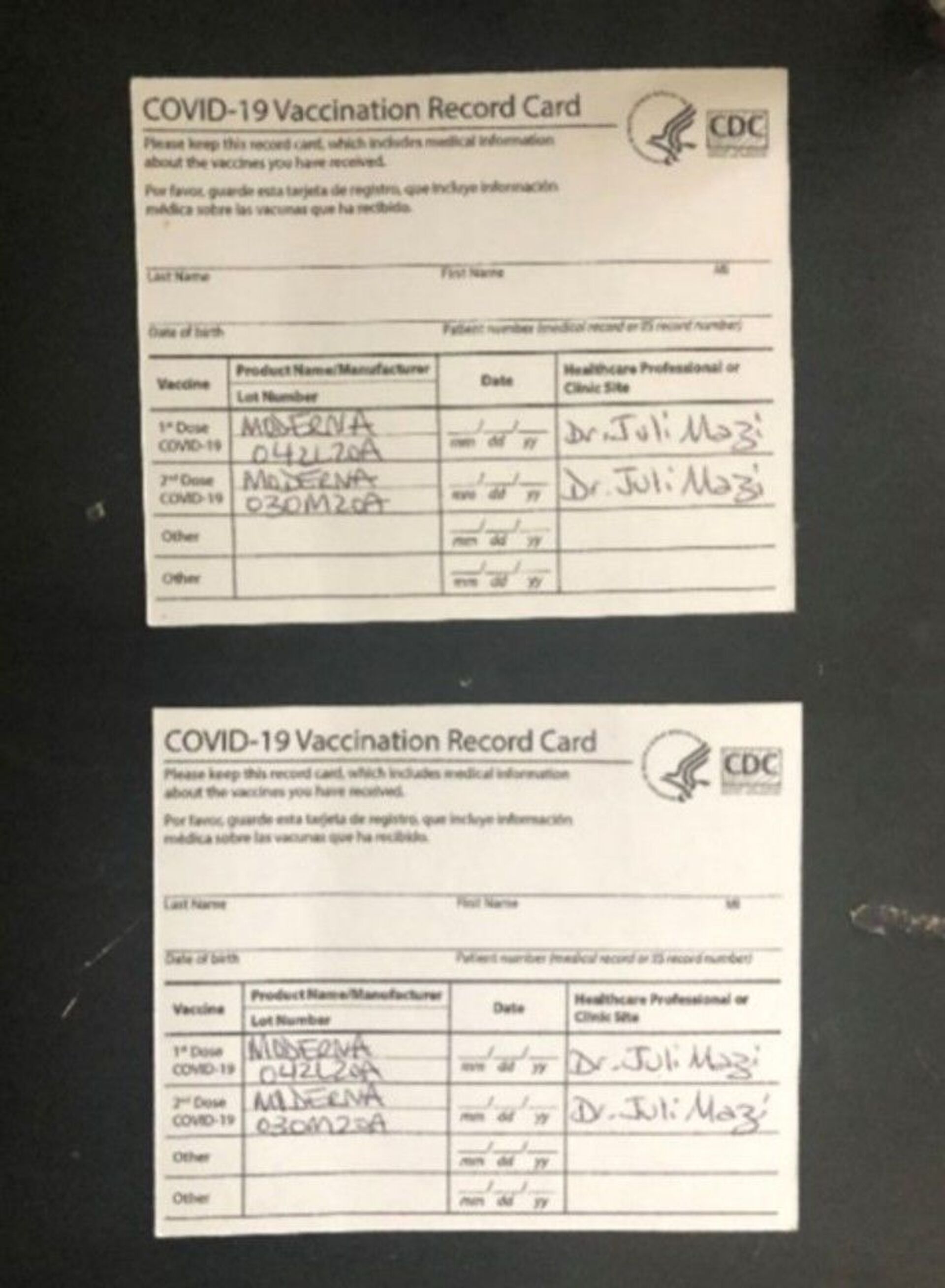 Image provided by the US Department of Justice captures two falsified COVID-19 vaccination cards that were allegedly handed out by Juli A. Mazi, a California-licensed homeopathic physician.  - Sputnik International, 1920, 07.09.2021