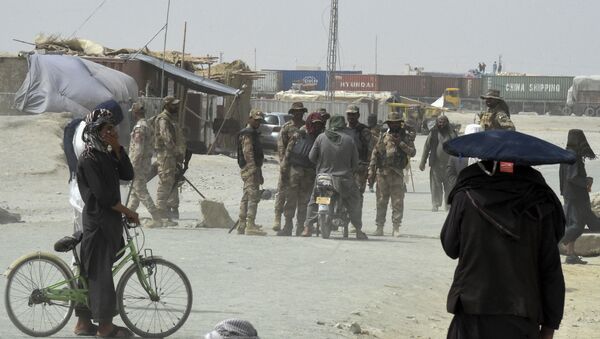 Pakistani troops patrol in the border town of Chaman on July 14, 2021, after the Taliban claimed they had captured the Afghan side of the border crossing of Spin Boldak along the frontier with Pakistan - Sputnik International