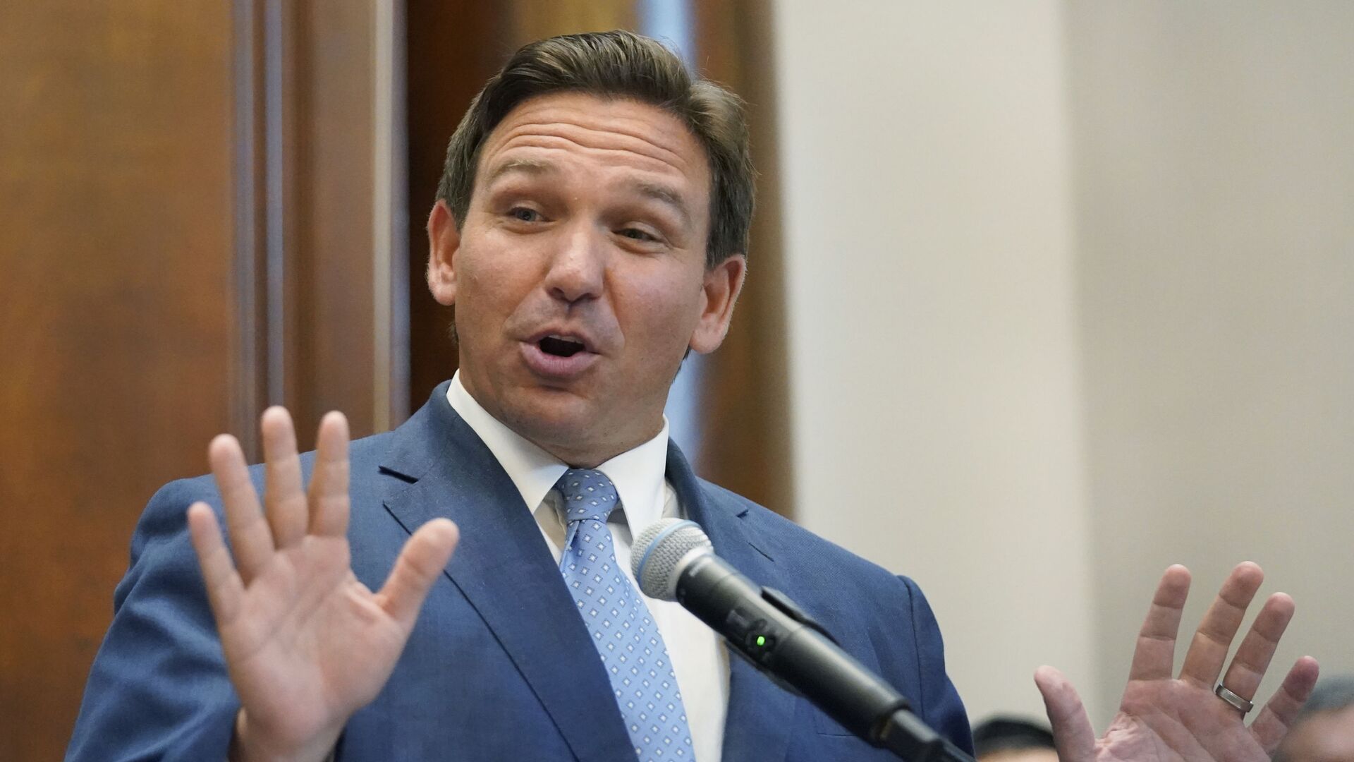 Florida Gov. Ron DeSantis gestures as he speaks, Monday, June 14, 2021, at the Shul of Bal Harbour, a Jewish community center in Surfside, Fla. DeSantis visited the South Florida temple to denounce anti-Semitism and stand with Israel, while signing a bill into law that would require public schools in his state to set aside moments of silence for children to meditate or pray - Sputnik International, 1920, 05.08.2021