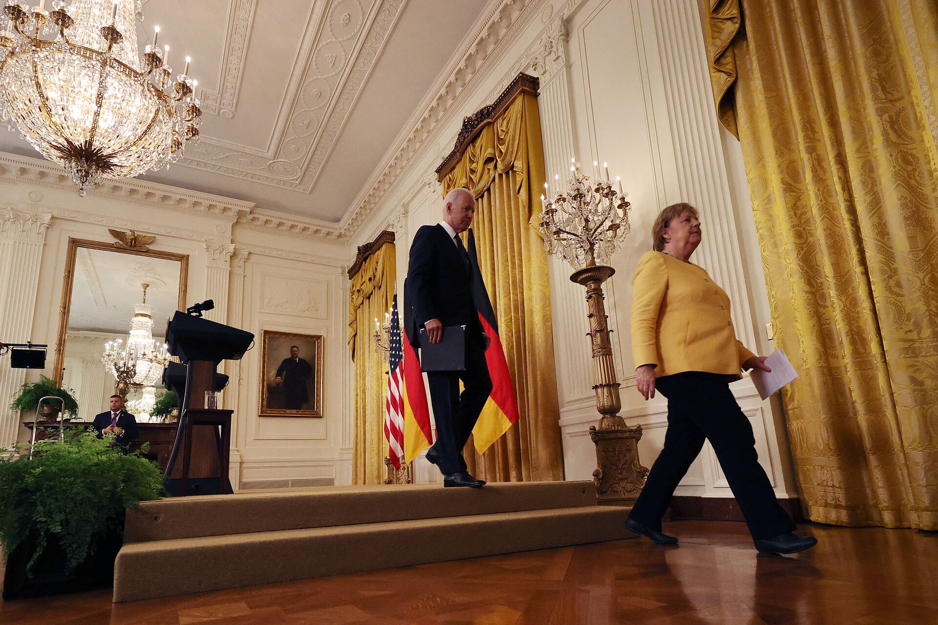 German Chancellor Angela Merkel (R) and U.S. President Joe Biden leave a joint news conference in the East Room of the White House on July 15, 2021 in Washington, DC. During what is likely her last official visit to Washington, Merkel and Biden are expected to discuss their shared priorities on climate change and defense; and Biden voiced his concerns about the Nord Stream 2 Russian natural gas pipeline. - Sputnik International, 1920, 07.09.2021
