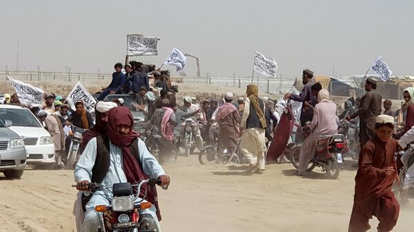 People on vehicles, holding Taliban flags, gather near the Friendship Gate crossing point in the Pakistan-Afghanistan border town of Chaman, Pakistan July 14, 2021 - Sputnik International