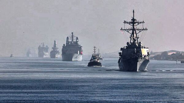 This handout image provided by the official Twitter account of Commodore Steve Moorhouse, Royal Navy, Commander of the UK Carrier Strike Group on July 6, 2021 shows a view of the vessels of the strike group sailing behind the Royal Navy's HMS Queen Elizabeth aircraft carrier through Egypt's Suez Canal. - Sputnik International