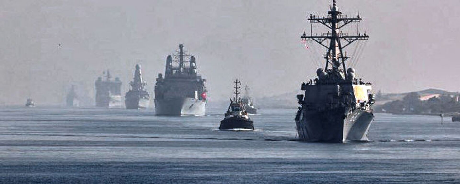 This handout image provided by the official Twitter account of Commodore Steve Moorhouse, Royal Navy, Commander of the UK Carrier Strike Group on July 6, 2021 shows a view of the vessels of the strike group sailing behind the Royal Navy's HMS Queen Elizabeth aircraft carrier through Egypt's Suez Canal. - Sputnik International, 1920, 27.09.2023
