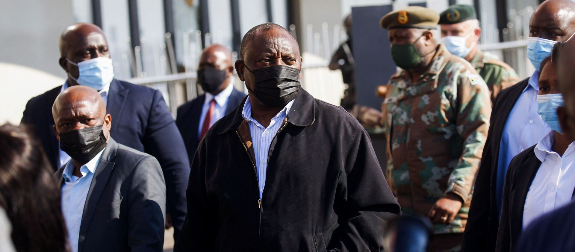 South African President Cyril Ramaphosa visits a shopping centre which was damaged after several days of looting following the imprisonment of former South Africa President Jacob Zuma in Durban, South Africa, July 16, 2021. - Sputnik International, 1920, 21.07.2021
