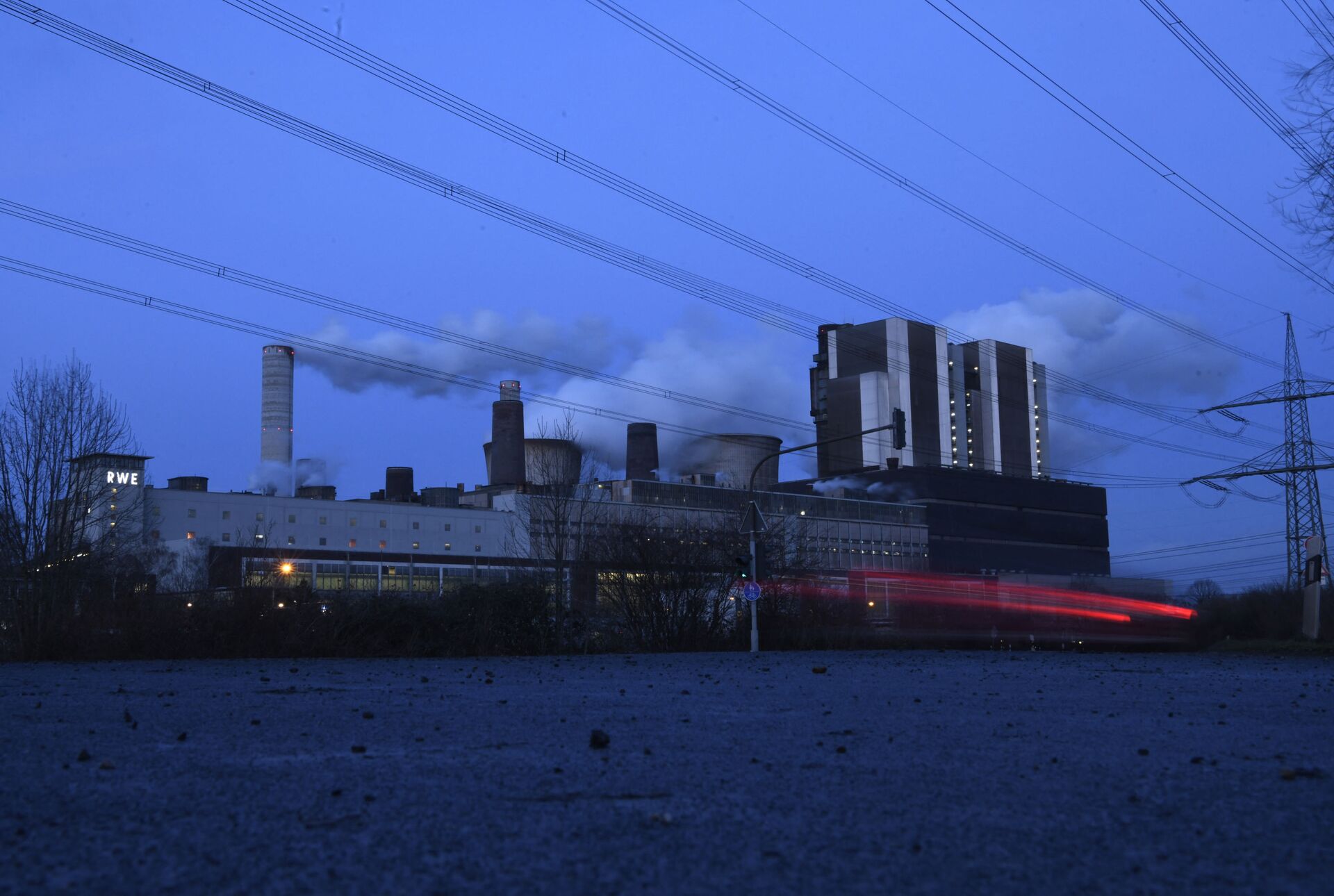 The picture shows a coal power plant of German energy giant RWE in Weisweiler, western Germany, on January 29, 2020. - Sputnik International, 1920, 01.08.2022