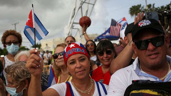 A woman holds a Cuban flag during a rally in solidarity with protesters in Cuba - Sputnik International