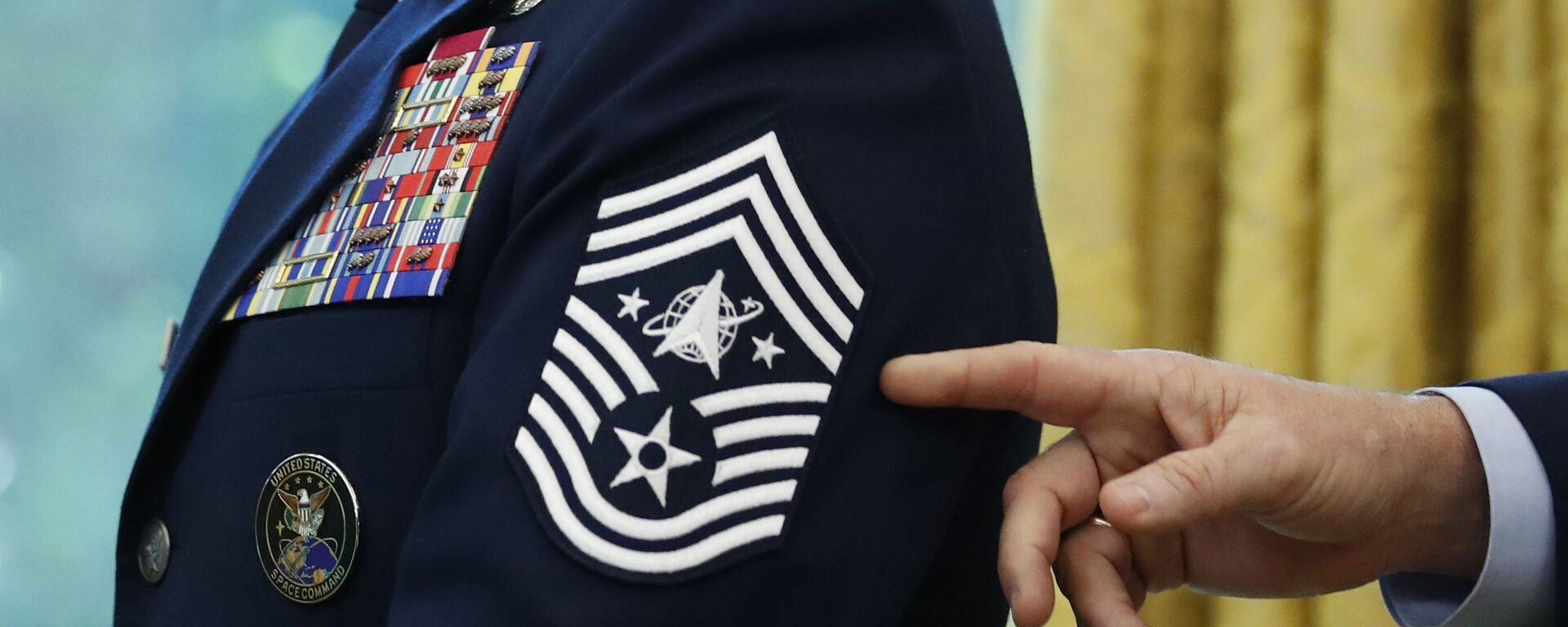  In this May 15, 2020, file photo, Chief Master Sgt. Roger Towberman displays his insignia during a presentation of the United States Space Force flag in the Oval Office of the White House in Washington - Sputnik International, 1920, 15.09.2023