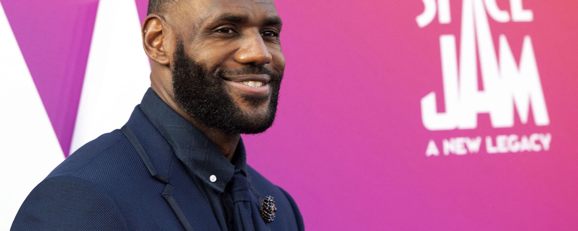 In this file photo basketball player/actor LeBron James arrives at the Warner Bros Pictures world premiere of Space Jam: A New Legacy at the Regal LA Live in Los Angeles, California, July 12, 2021. - New Warner Bros. release Space Jam: A New Legacy rocketed to the top of the North American box office over the weekend, taking in an estimated $31.6 million in the best showing of a family film since Covid first hammered the industry. The live action/animated movie -- a sequel nearly 25 years after the original Space Jam with Michael Jordan -- has NBA superstar LeBron James teaming up with Bugs Bunny and other Looney Tunes characters in a high-stakes basketball game against a rogue artificial-intelligence entity threatening his son. - Sputnik International, 1920, 21.02.2022