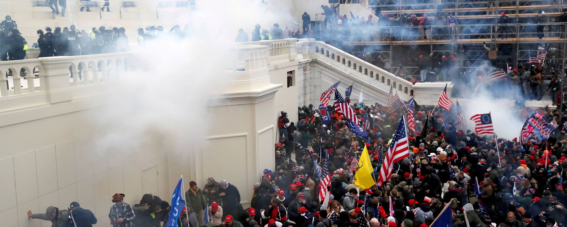 Police release tear gas into a crowd of pro-Trump protesters during clashes at a rally to contest the certification of the 2020 U.S. presidential election results by the U.S. Congress, at the U.S. Capitol Building in Washington, U.S, January 6, 2021. - Sputnik International, 1920, 23.09.2021