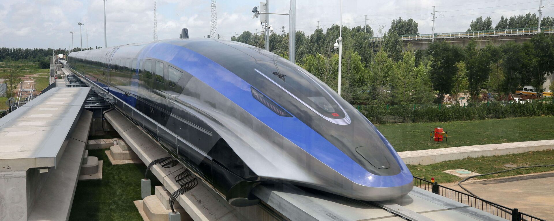 A high-speed maglev train, capable of a top speed of 600 kph, is pictured in Qingdao, Shandong province, China July 20, 2021 - Sputnik International, 1920, 20.07.2021