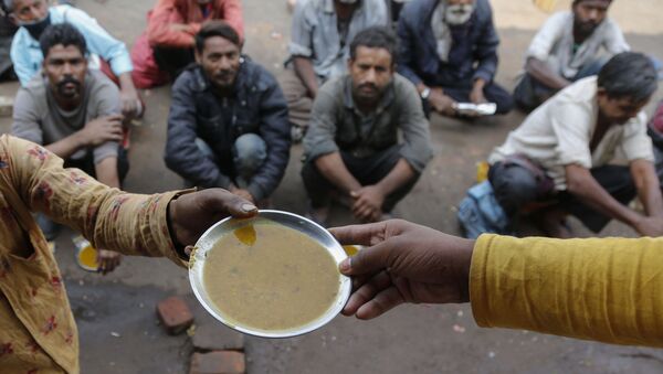 People wait for free food outside an eatery in Ahmedabad, India, Wednesday, Jan. 20, 2021 - Sputnik International