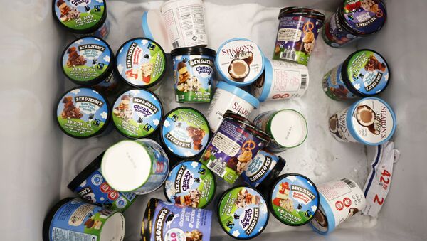 Tubs of Ben & Jerry's ice-creams are seen inside a refrigerator at a food store in the Jewish settlement of Efrat in the Israeli-occupied West Bank on 20 July 2021. - Sputnik International