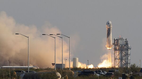 Billionaire businessman Jeff Bezos is launched with three crew members aboard a New Shepard rocket on the world's first unpiloted suborbital flight from Blue Origin's Launch Site 1 near Van Horn, Texas , U.S., July 20, 2021 - Sputnik International