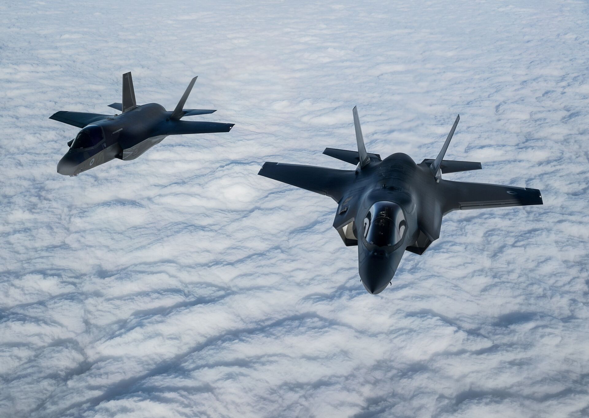A pair of RAF F-35B Lightning fighter jets flies over The English Channel during the Point Blank exercise after taking off from RAF Mildenhall, Britain, November 27, 2018 - Sputnik International, 1920, 07.09.2021