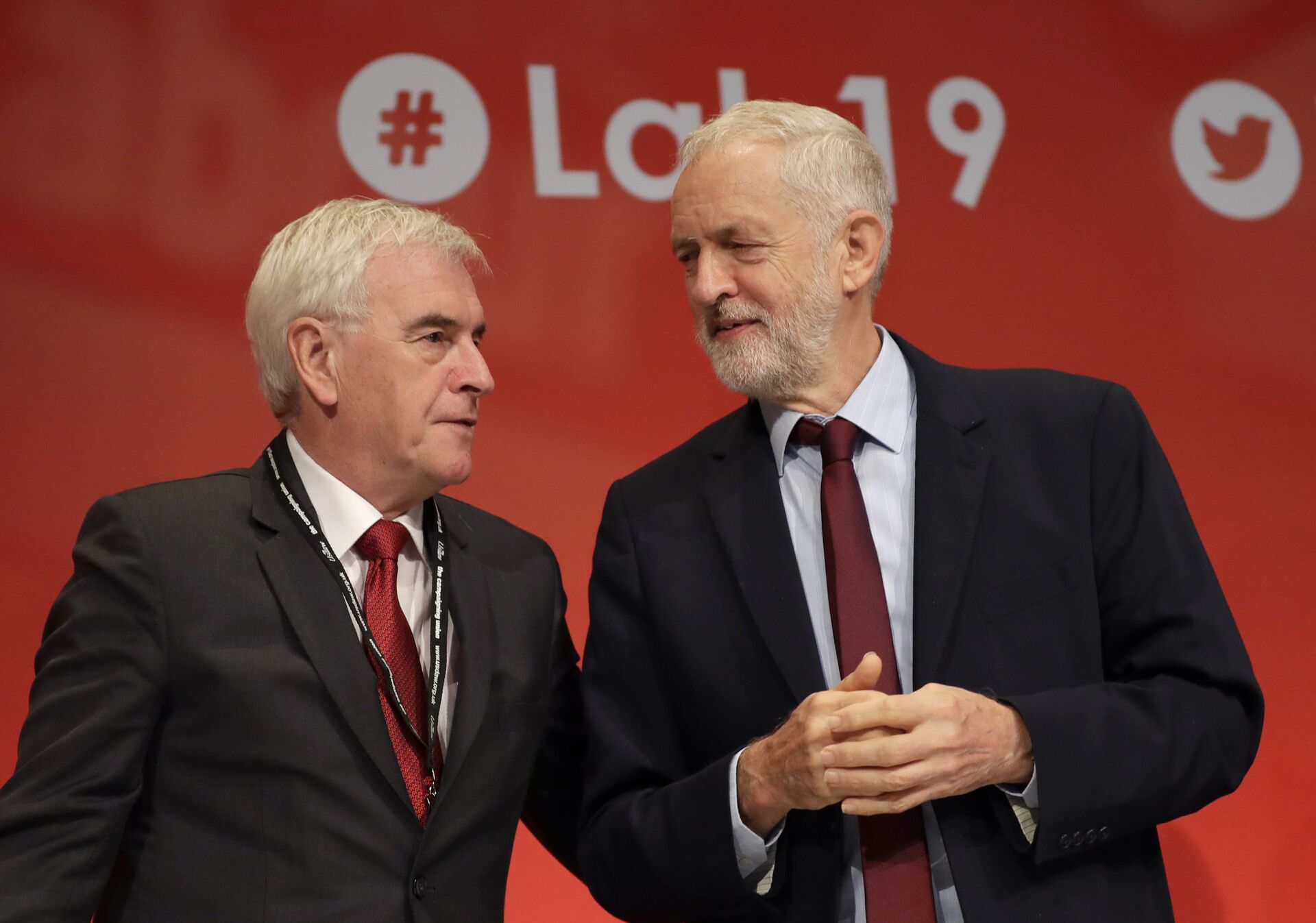 Jeremy Corbyn, leader of Britain's opposition Labour Party, right, and John McDonnell Shadow Chancellor on stage during the Labour Party Conference at the Brighton Centre , Tuesday, Sept. 24, 2019. - Sputnik International, 1920, 07.09.2021