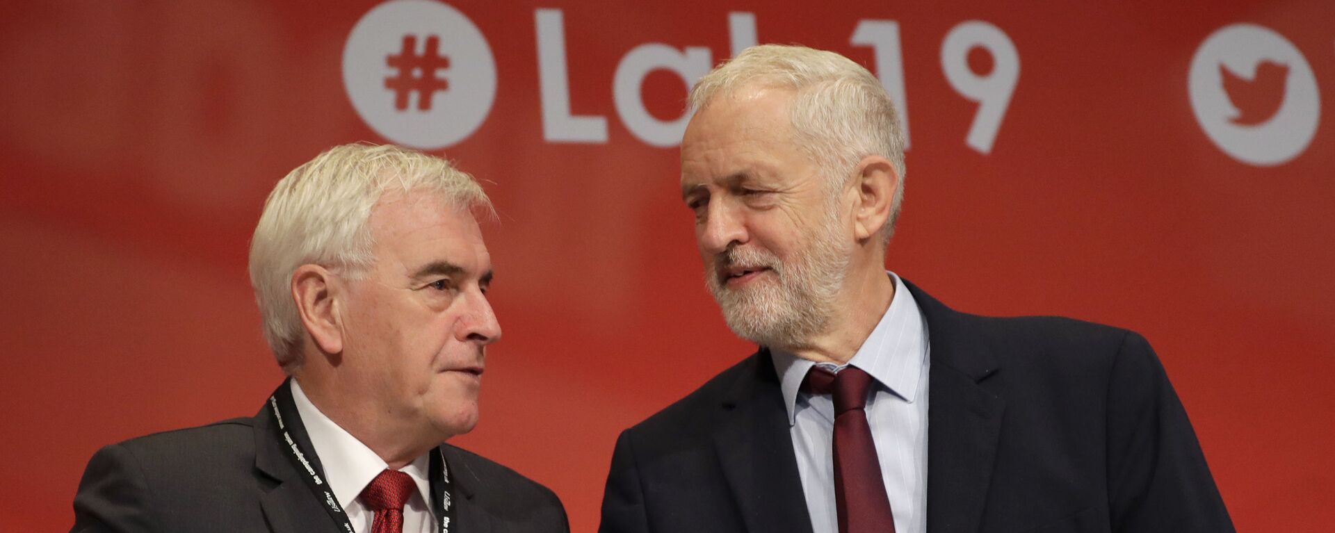 Jeremy Corbyn, leader of Britain's opposition Labour Party, right, and John McDonnell Shadow Chancellor on stage during the Labour Party Conference at the Brighton Centre , Tuesday, Sept. 24, 2019. - Sputnik International, 1920, 21.11.2021