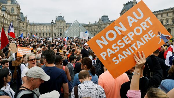 Demonstrators attend a protest against the new measures announced by French President Emmanuel Macron to fight the coronavirus disease (COVID-19) outbreak, in Paris, France, July 17, 2021. - Sputnik International