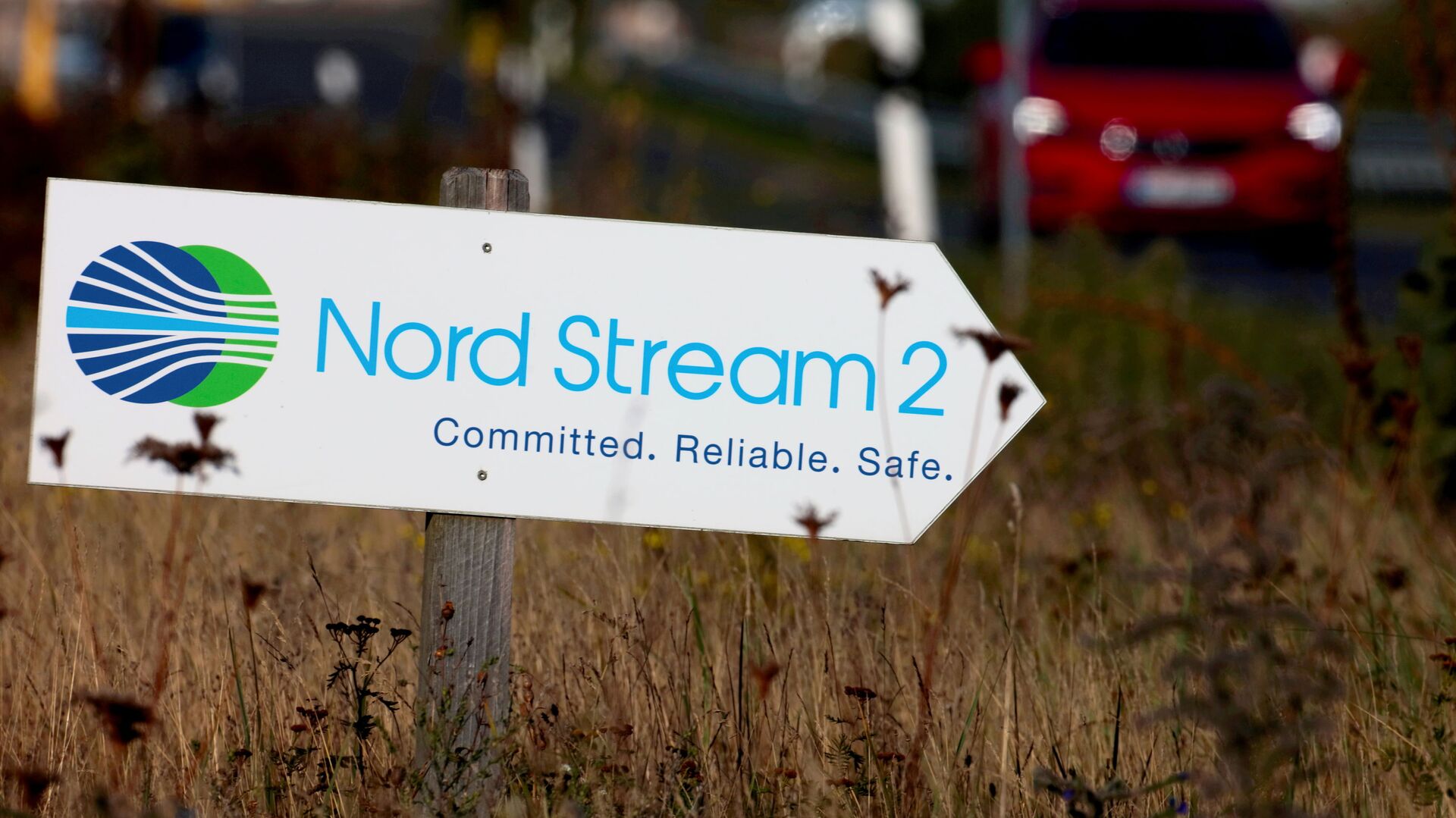 A road sign directs traffic towards the Nord Stream 2 gas line landfall facility entrance in Lubmin, Germany, September 10, 2020.  - Sputnik International, 1920, 21.07.2021