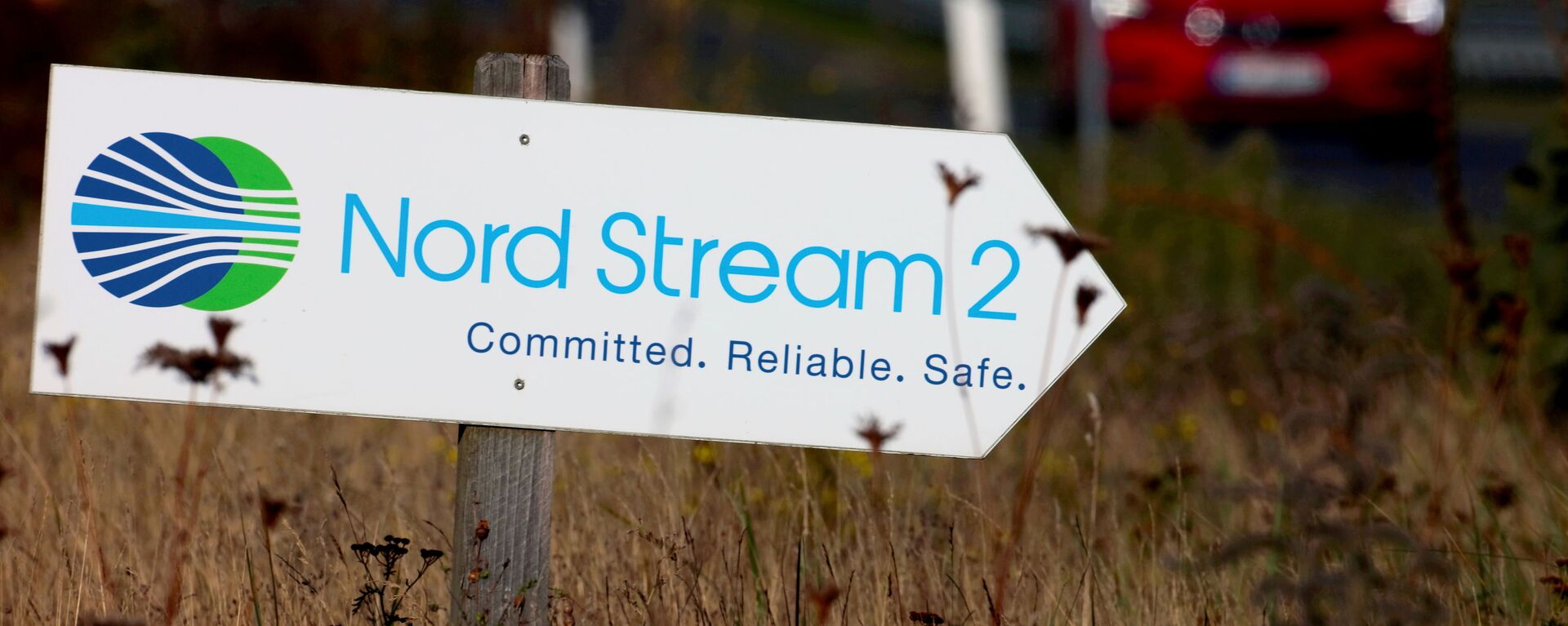 A road sign directs traffic towards the Nord Stream 2 gas line landfall facility entrance in Lubmin, Germany, September 10, 2020.  - Sputnik International, 1920, 26.02.2022