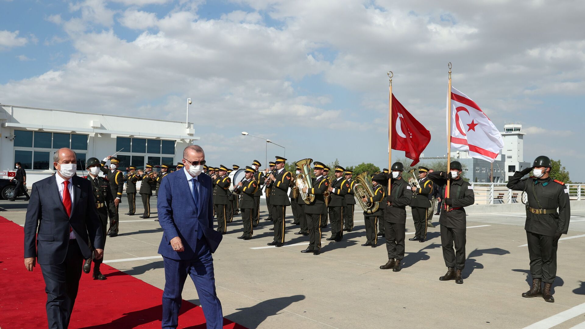 Turkish President Tayyip Erdogan reviews a guard of honour with Turkish Cypriot leader Ersin Tatar before he daparts from the Turkish Republic of Northern Cyprus, a breakway state recognized only by Turkey, in northern Nicosia, Cyprus July 20, 2021. - Sputnik International, 1920, 22.09.2021