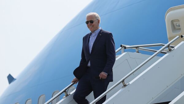 U.S. President Joe Biden disembarks from Air Force One as he arrives at Cincinnati/Northern Kentucky International Airport in Hebron, Kentucky, U.S. July 21, 2021.  - Sputnik International