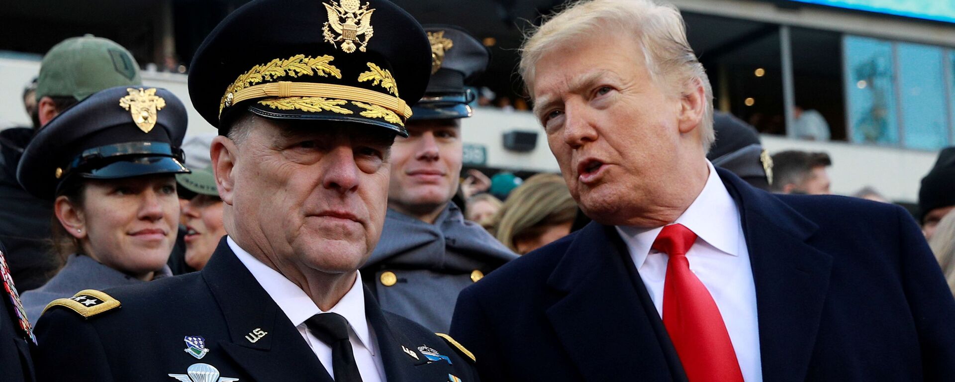  U.S. President Donald Trump and Gen. Mark Milley, Chief of Staff of the United States Army, speak at the 119th Army-Navy football game at Lincoln Financial Field in Philadelphia, Pennsylvania, U.S. December 8, 2018 - Sputnik International, 1920, 15.09.2021