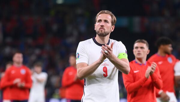 England's Harry Kane applauds fans after the match - Sputnik International